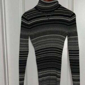 Ruff Hewn Black and Gray Striped Turtleneck size medium Chic turtleneck